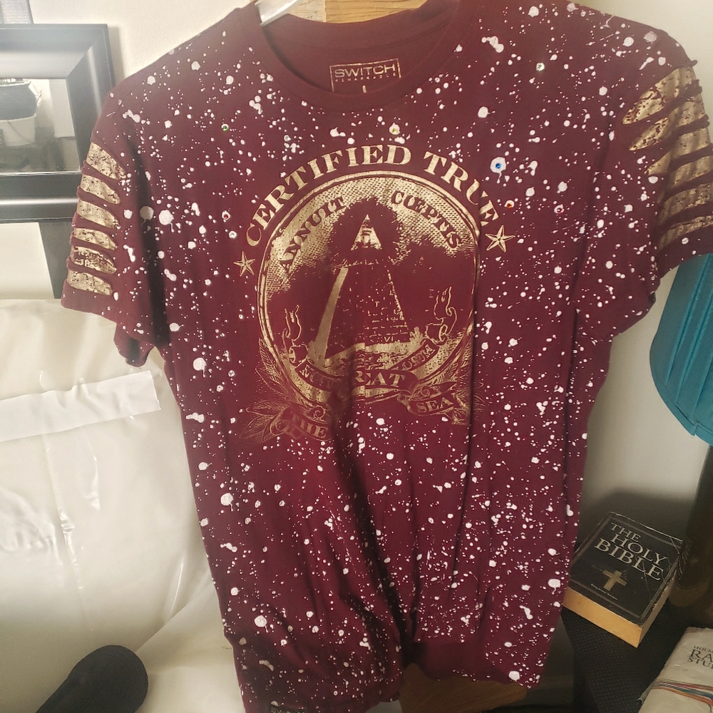 Short-sleeved shirt with design
